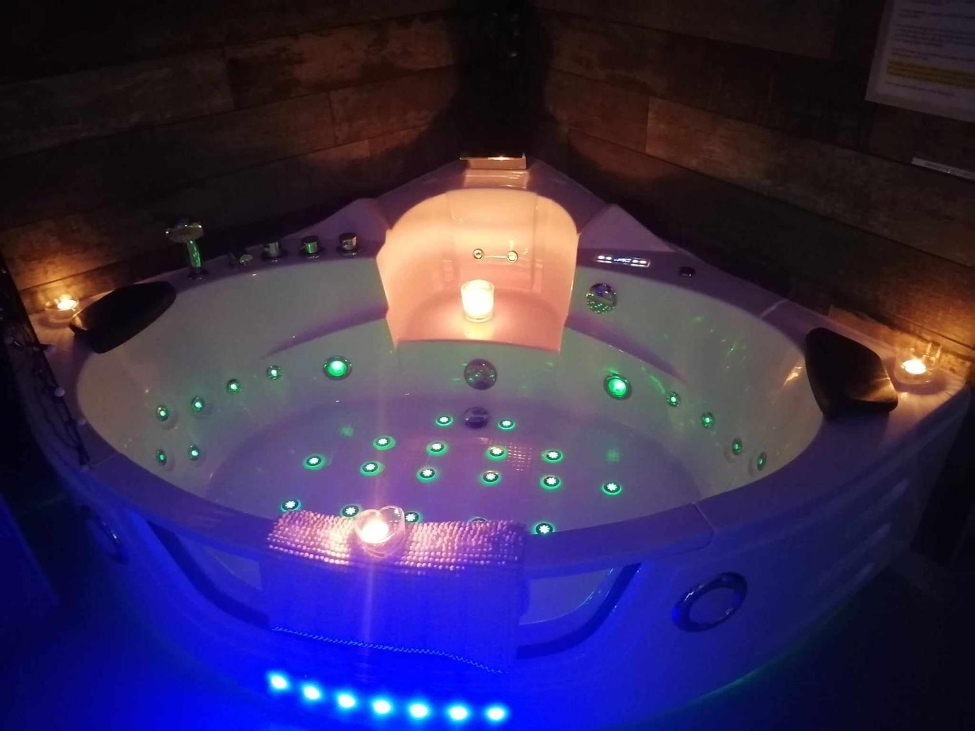 Romantisme Et Glamour 2 Avec Spa , Clim Et Jardin Dijon Exterior photo